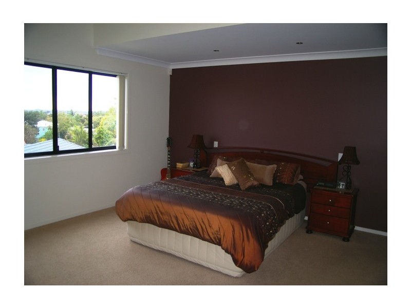 69 Spinnaker Cct, Redland Bay QLD 4165