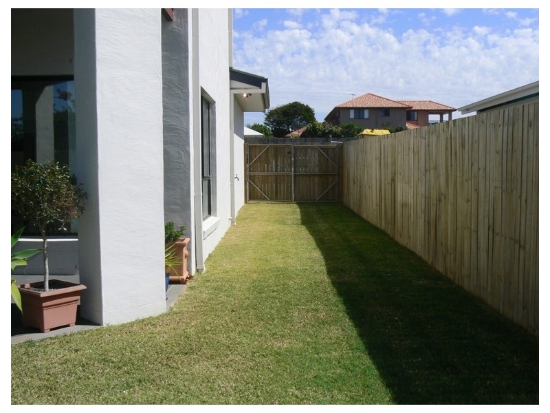69 Spinnaker Cct, Redland Bay QLD 4165