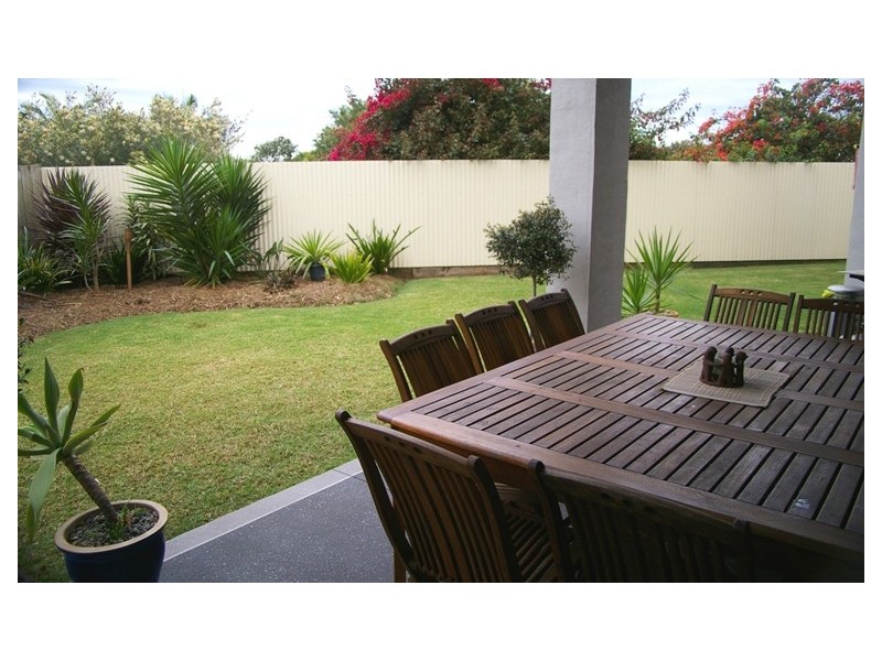 69 Spinnaker Cct, Redland Bay QLD 4165
