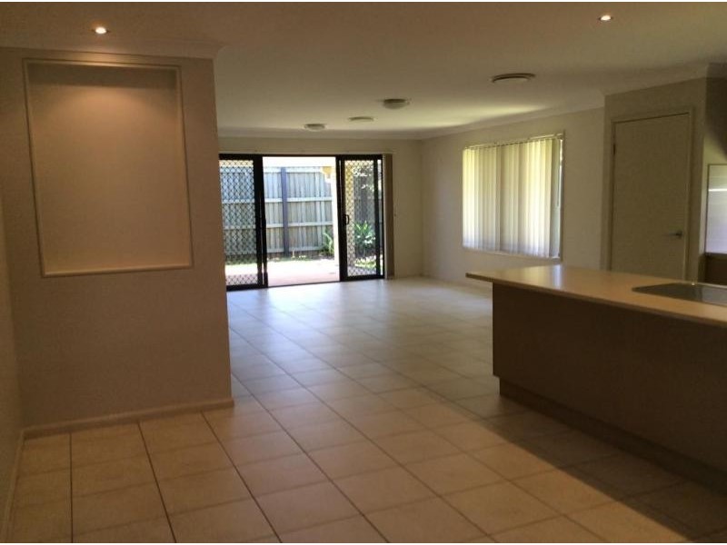 1 Demby Crescent, Wakerley QLD 4154