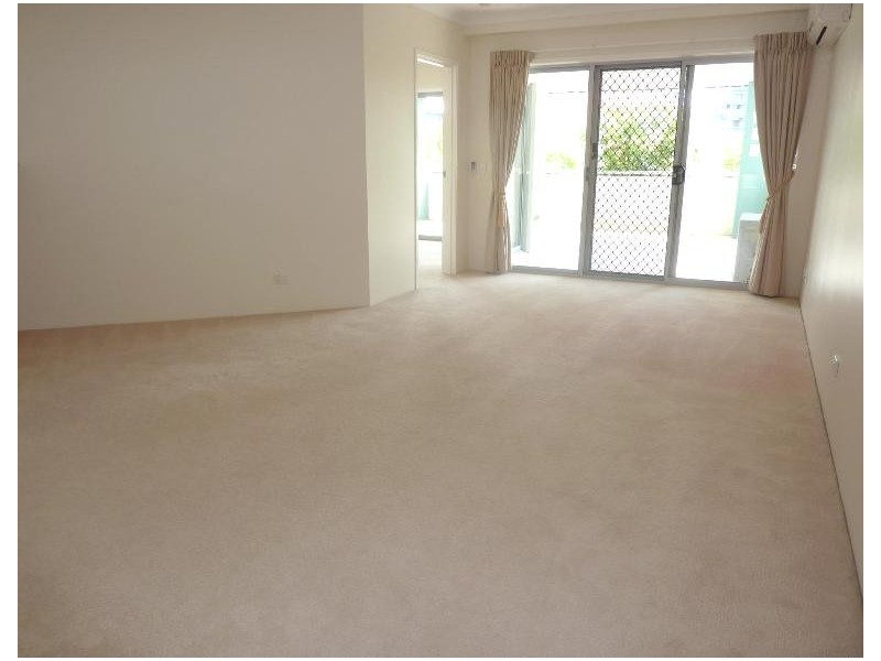 8/52 Queen Street, Southport QLD 4215