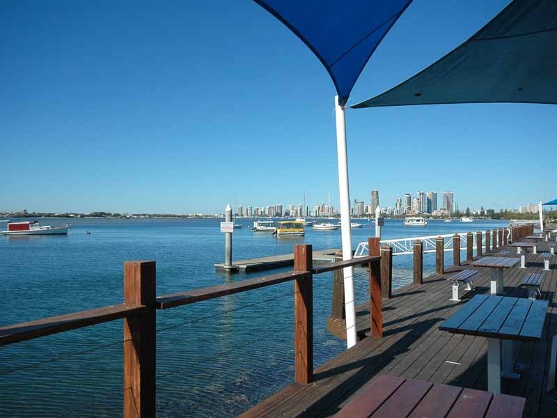 6/2 Broad Street, Labrador QLD 4215