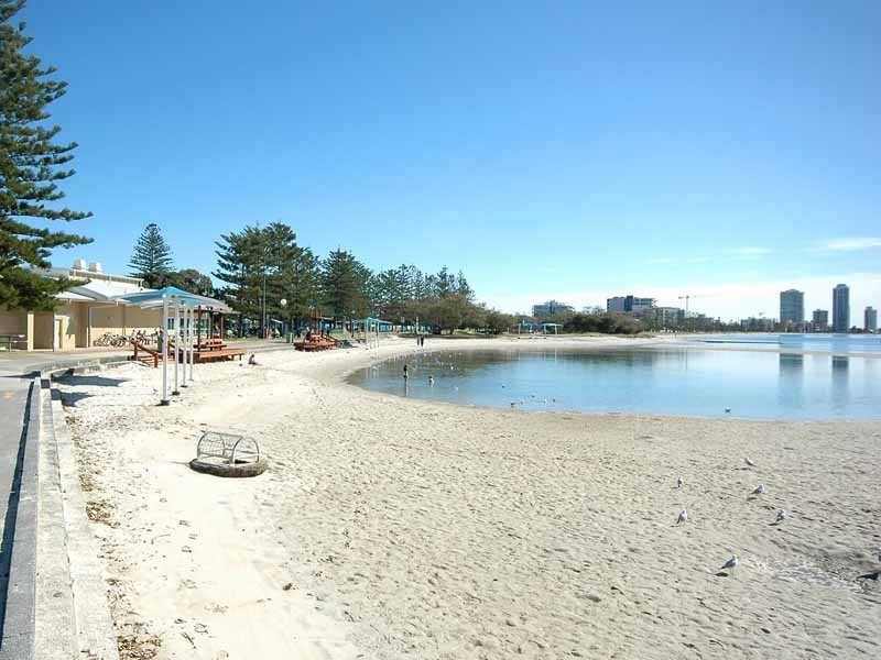 6/2 Broad Street, Labrador QLD 4215