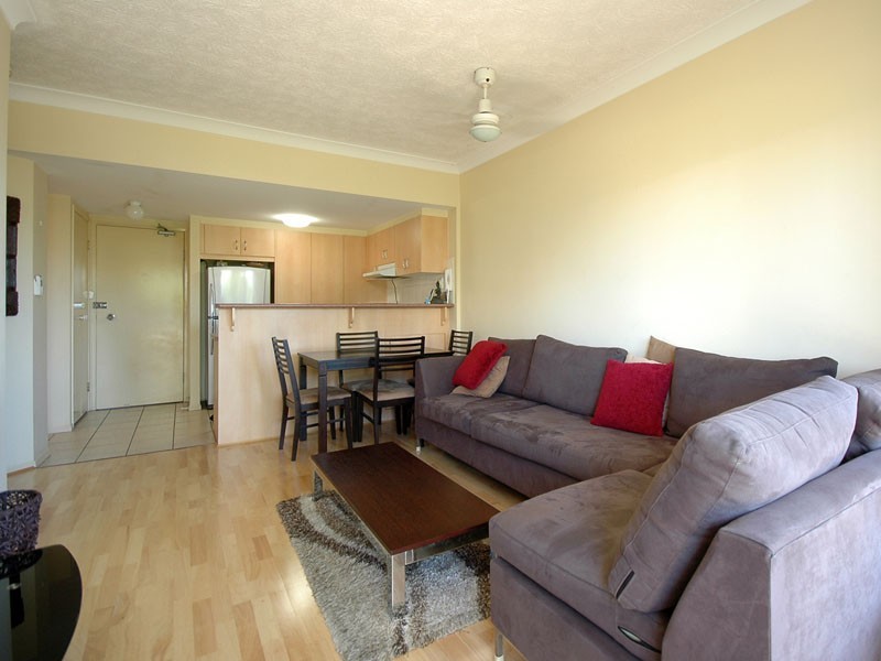 6/2 Broad Street, Labrador QLD 4215