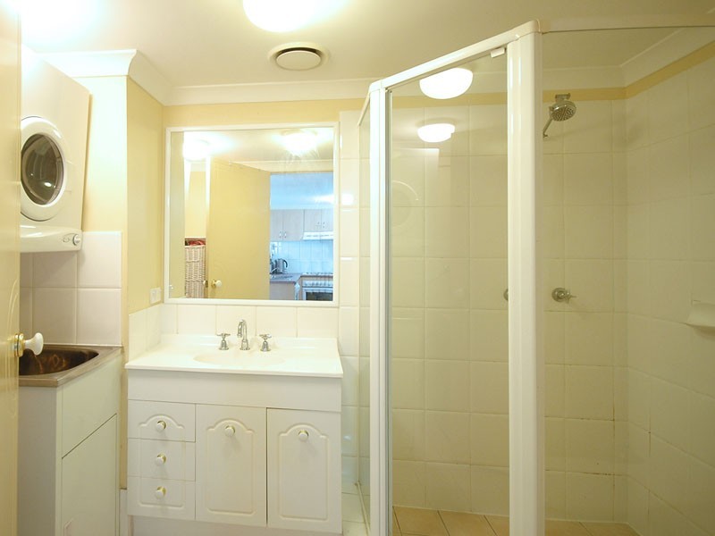 6/2 Broad Street, Labrador QLD 4215