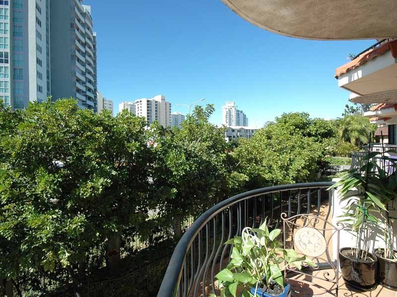 6/2 Broad Street, Labrador QLD 4215