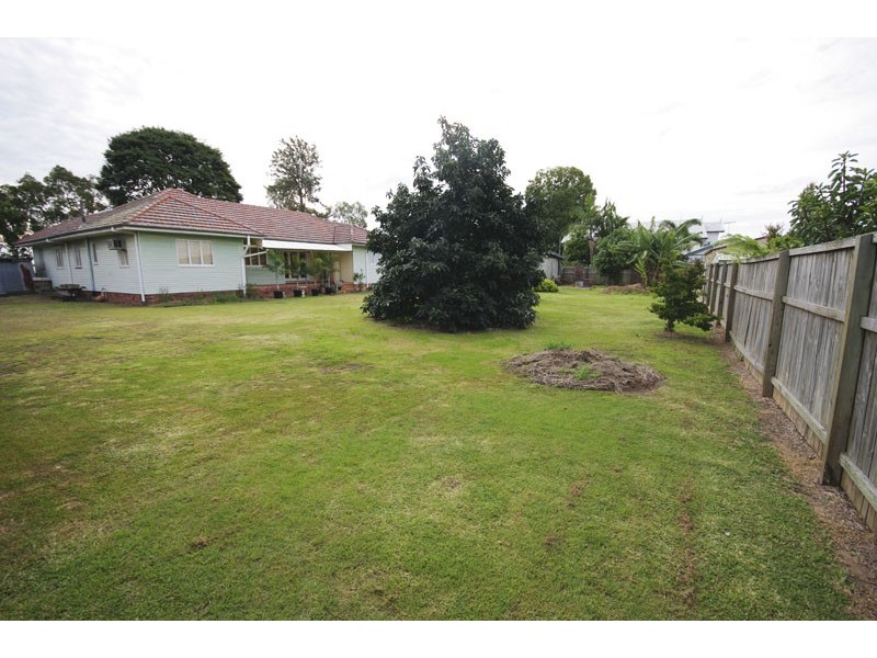 110 Randall Road, Wynnum West QLD 4178