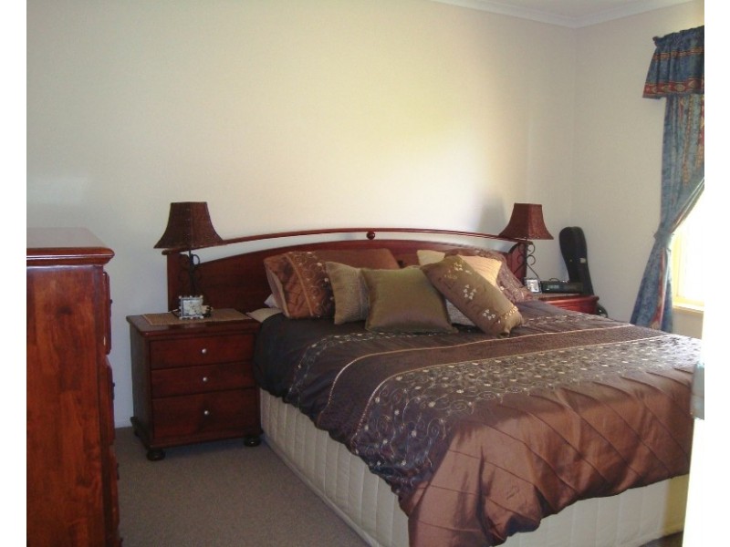 24 Penrose Avenue, Redland Bay QLD 4165