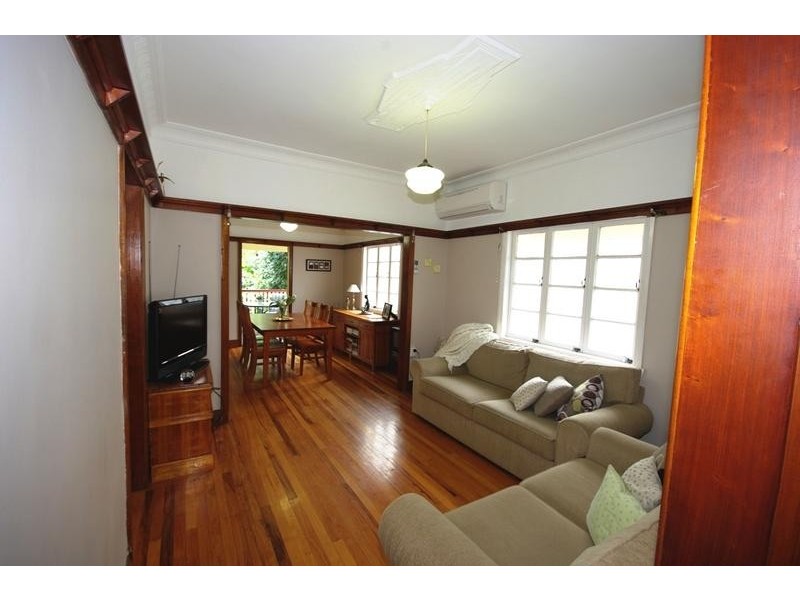 28 Bennetts Road, Camp Hill QLD 4152