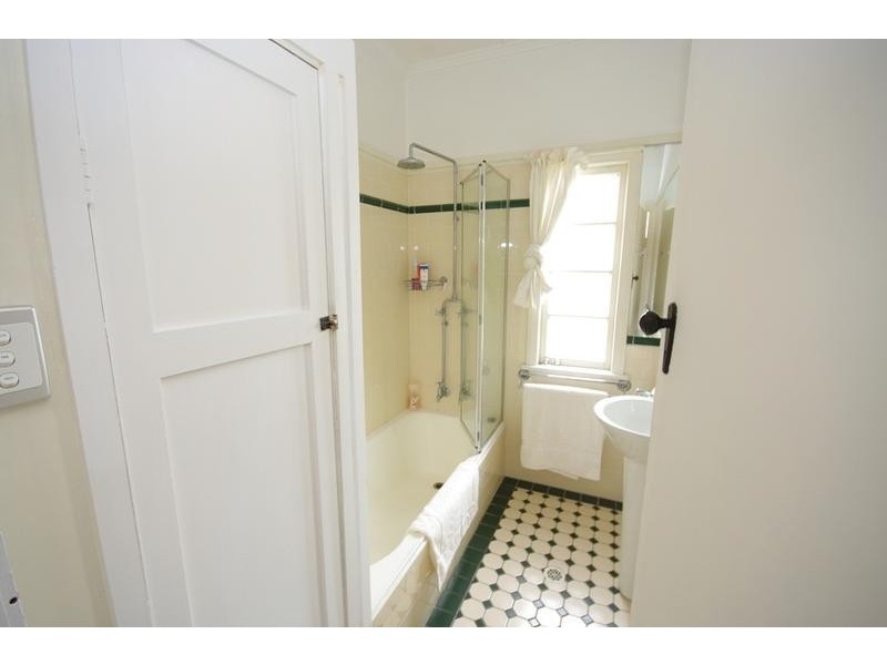 28 Bennetts Road, Camp Hill QLD 4152