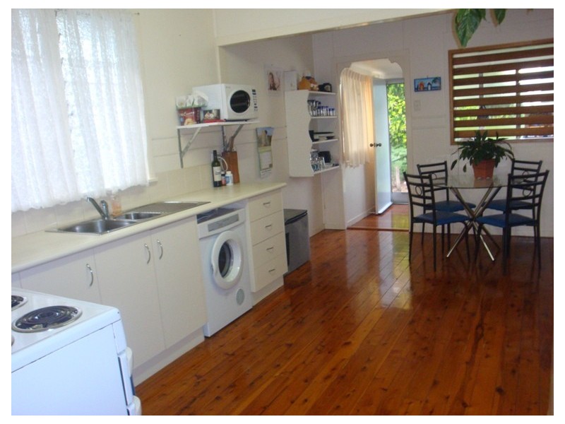 305 Upper Esplanade, Manly QLD 4179