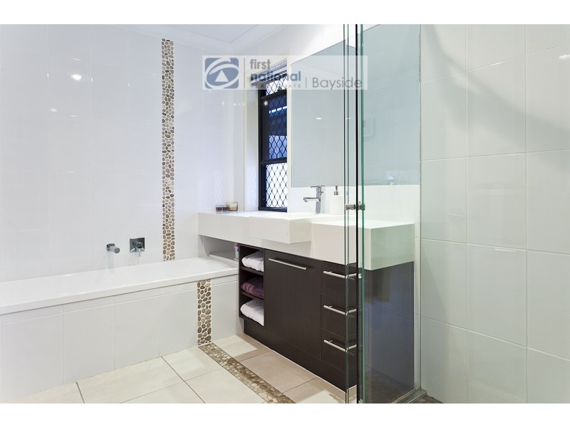 4 Barron Road, Birkdale QLD 4159