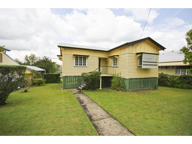 35 Real Avenue, Norman Park QLD 4170