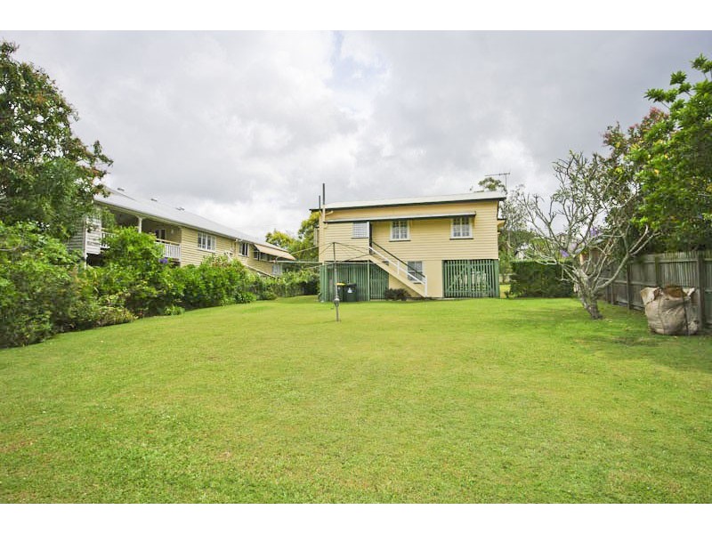 35 Real Avenue, Norman Park QLD 4170