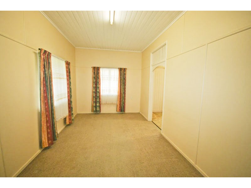 35 Real Avenue, Norman Park QLD 4170