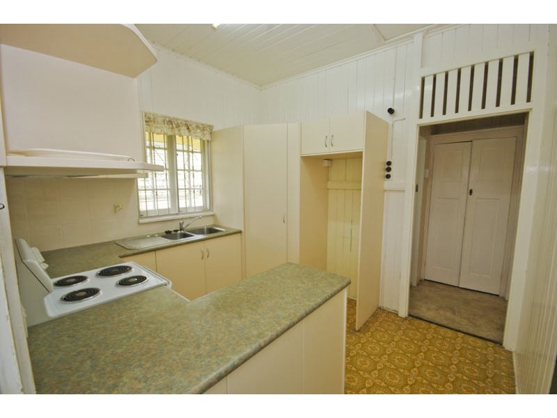 35 Real Avenue, Norman Park QLD 4170