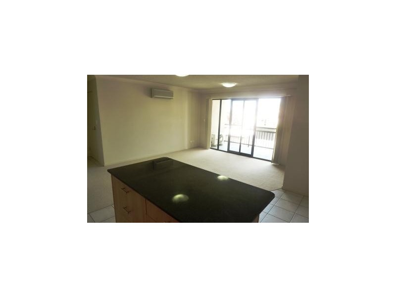9/48 Lenneberg St, Southport QLD 4215
