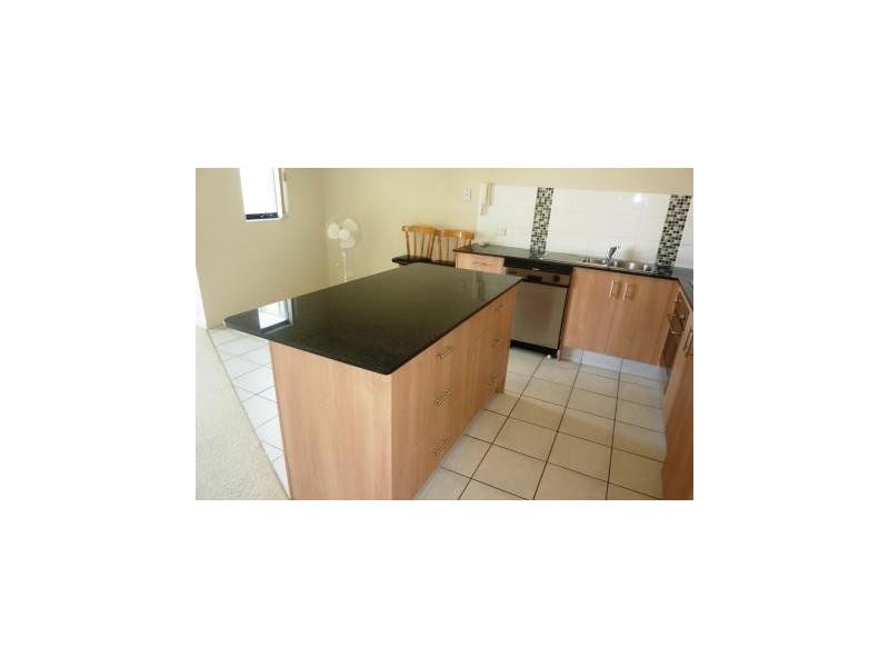 9/48 Lenneberg St, Southport QLD 4215