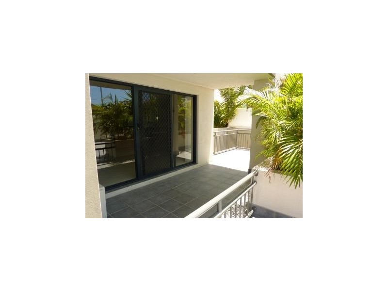 5/48 Lenneberg St, Southport QLD 4215