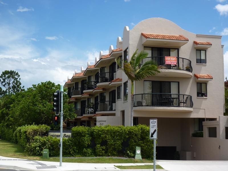 3/2 Broad St, Labrador QLD 4215