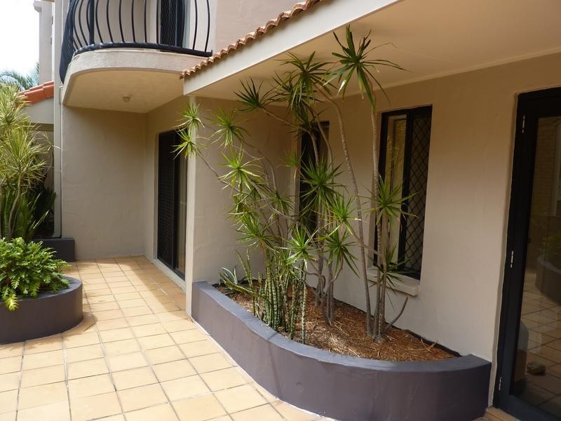 3/2 Broad St, Labrador QLD 4215