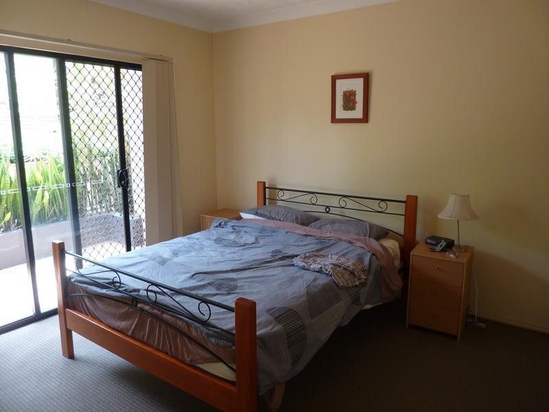 3/2 Broad St, Labrador QLD 4215