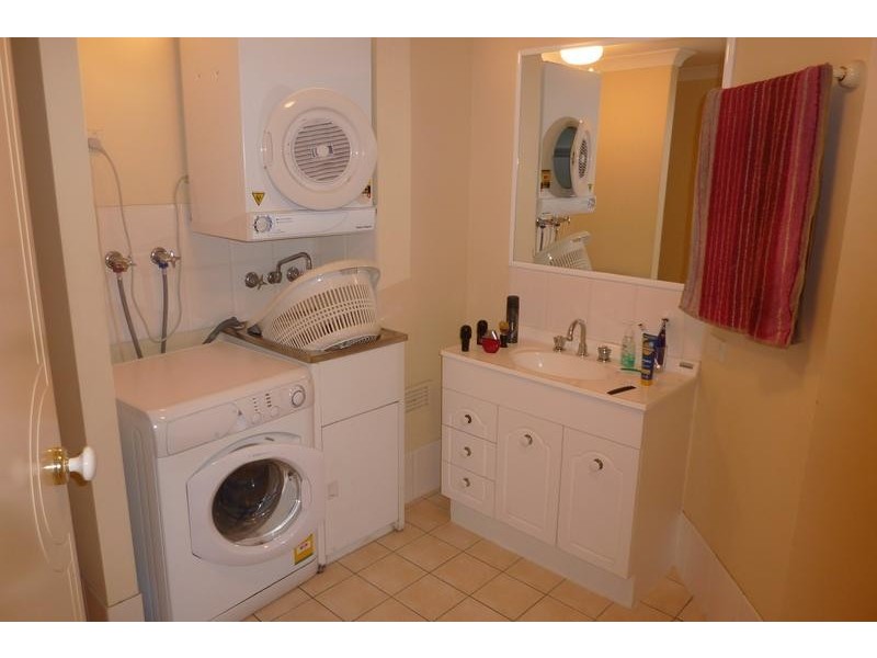 3/2 Broad St, Labrador QLD 4215