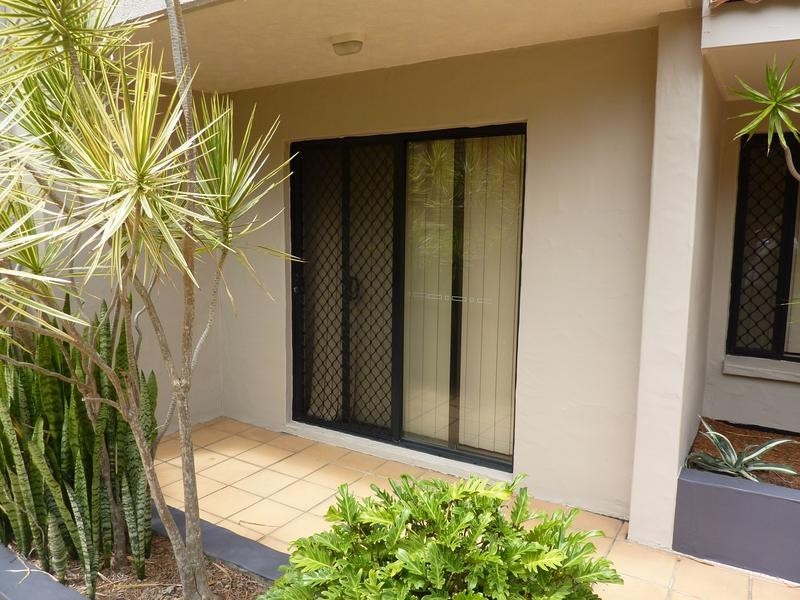 3/2 Broad St, Labrador QLD 4215