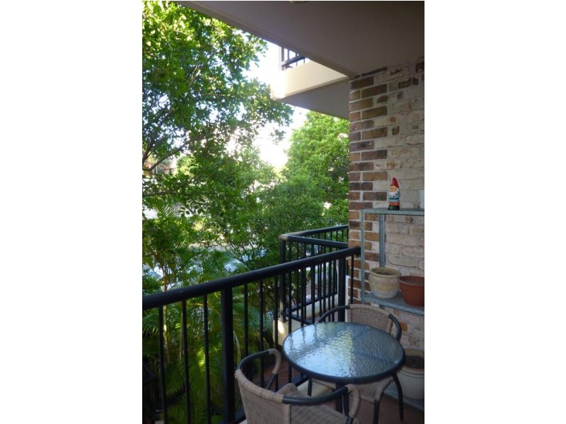 12/14 to 16 Spendelove, Southport QLD 4215