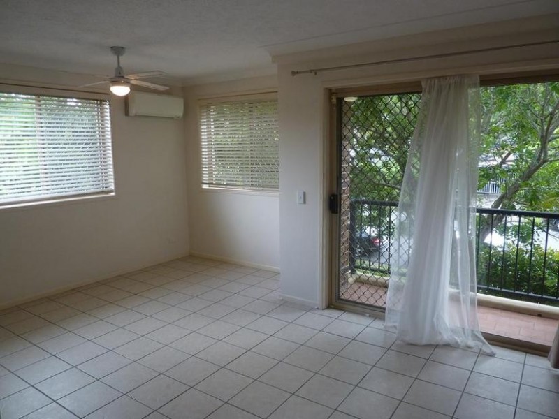 12/14 to 16 Spendelove, Southport QLD 4215