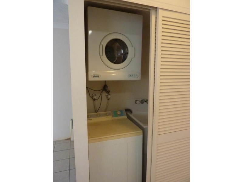 12/14 to 16 Spendelove, Southport QLD 4215