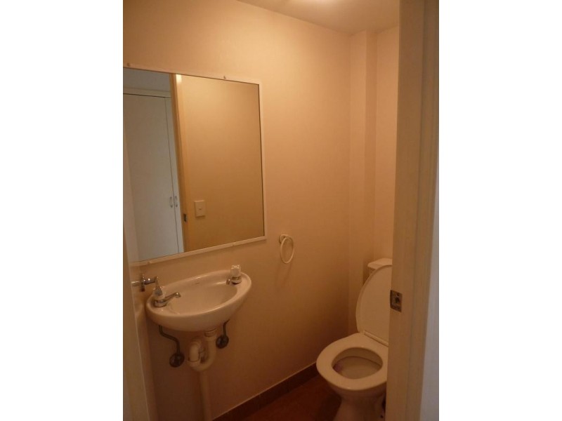 12/14 to 16 Spendelove, Southport QLD 4215