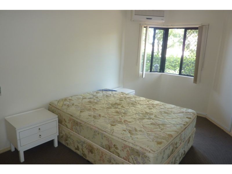 1/2 Broad St, Labrador QLD 4215