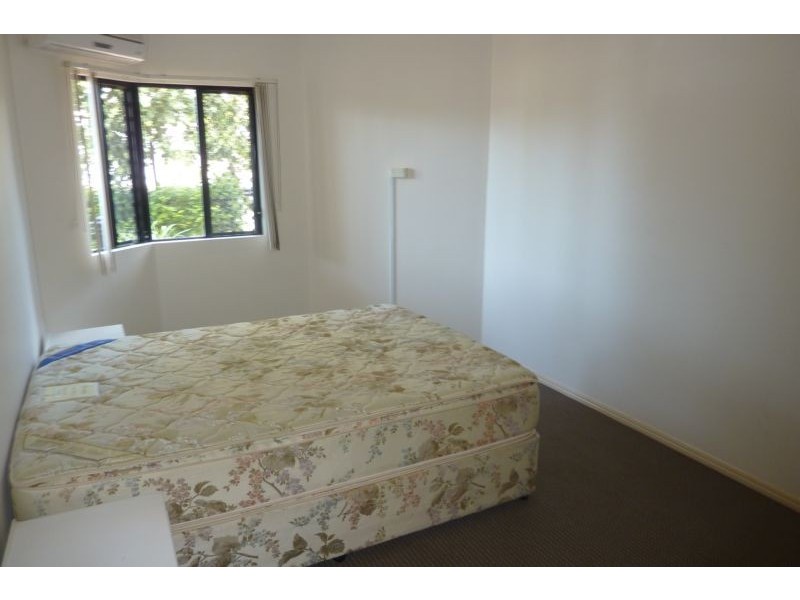1/2 Broad St, Labrador QLD 4215
