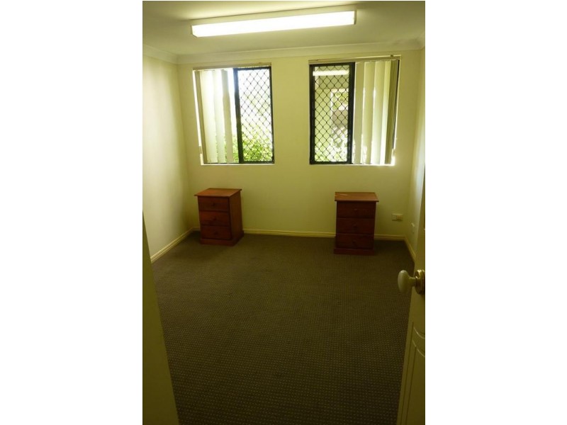 1/2 Broad St, Labrador QLD 4215