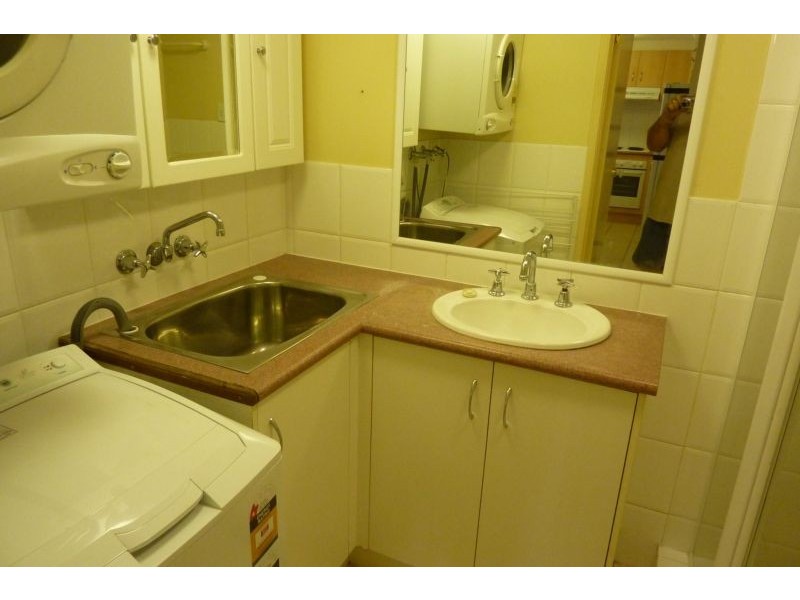 1/2 Broad St, Labrador QLD 4215