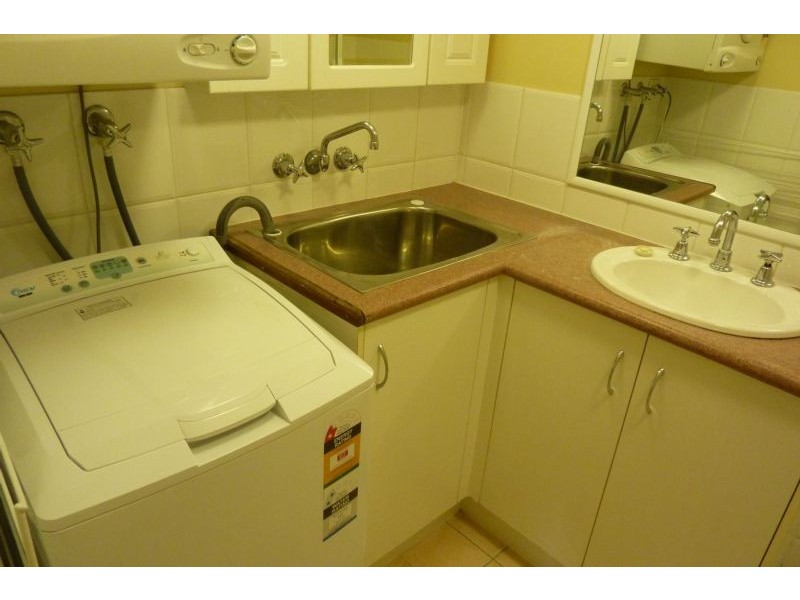 1/2 Broad St, Labrador QLD 4215