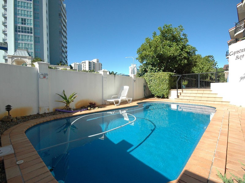 9/2 Broad St, Labrador QLD 4215