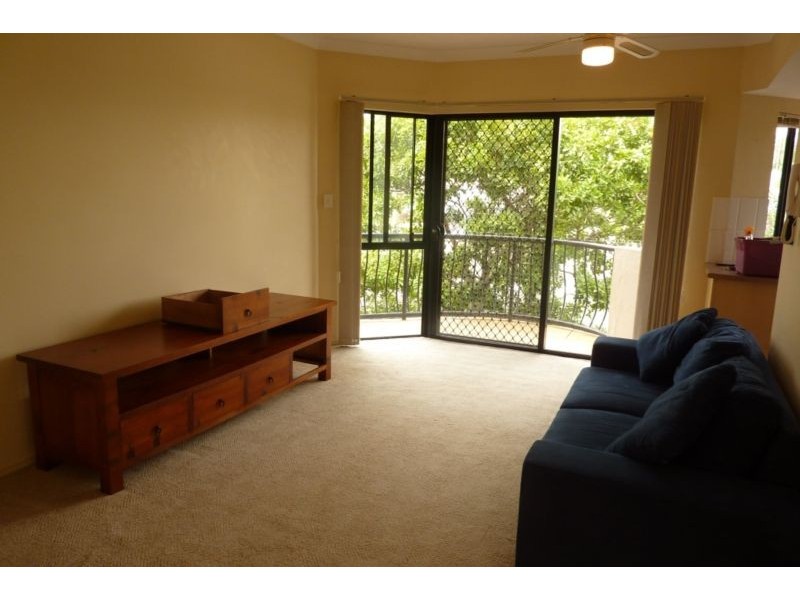 9/2 Broad St, Labrador QLD 4215