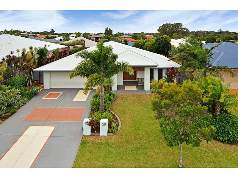 25 Trafalgar Vale Avenue, Wellington Point QLD 4160