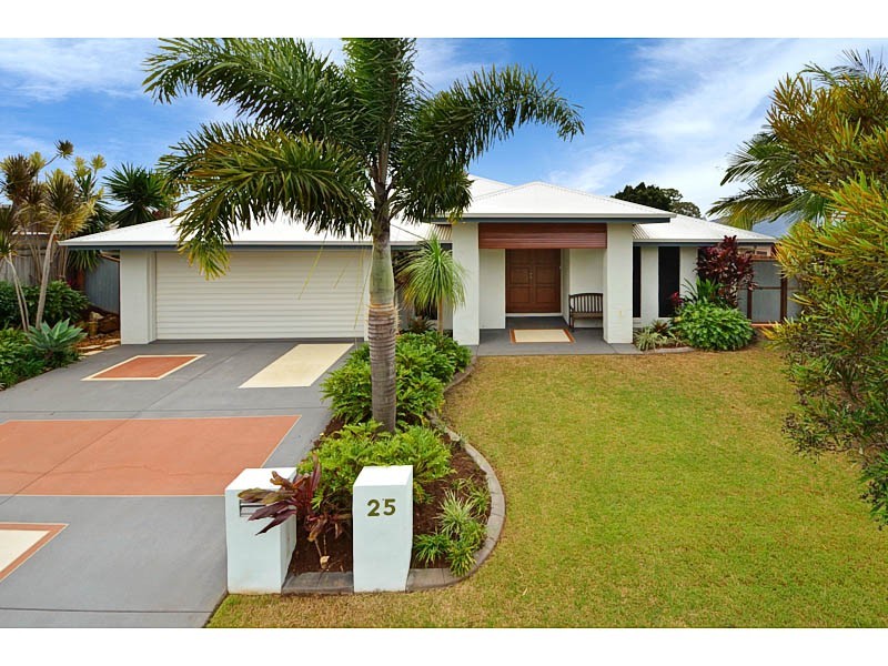 25 Trafalgar Vale Avenue, Wellington Point QLD 4160