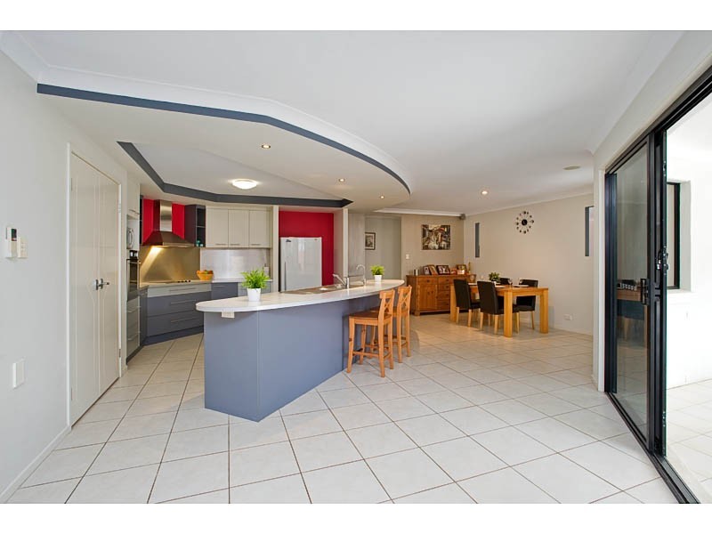 25 Trafalgar Vale Avenue, Wellington Point QLD 4160