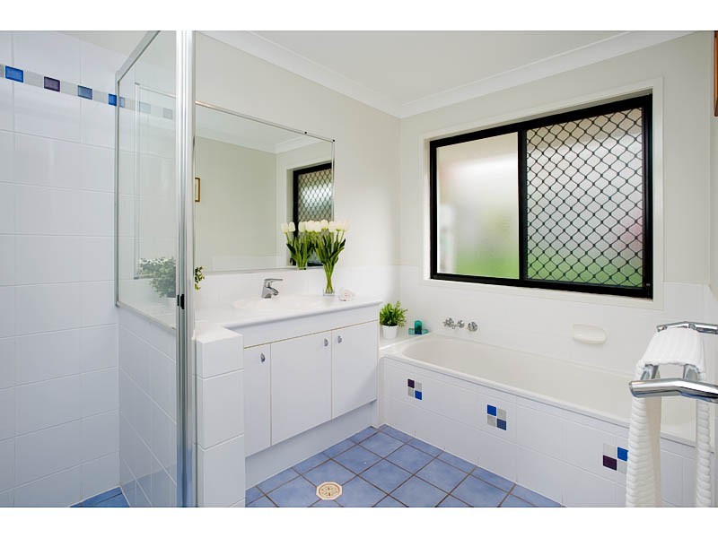 25 Trafalgar Vale Avenue, Wellington Point QLD 4160