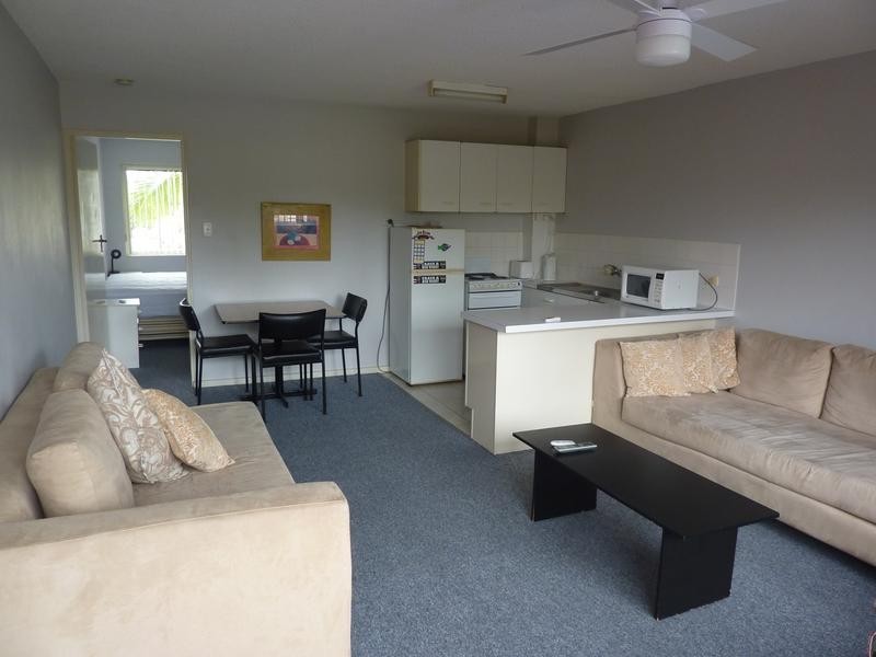 4/22 Leonard Ave, Southport QLD 4215