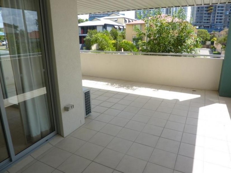 8/52 Queen Street, Southport QLD 4215