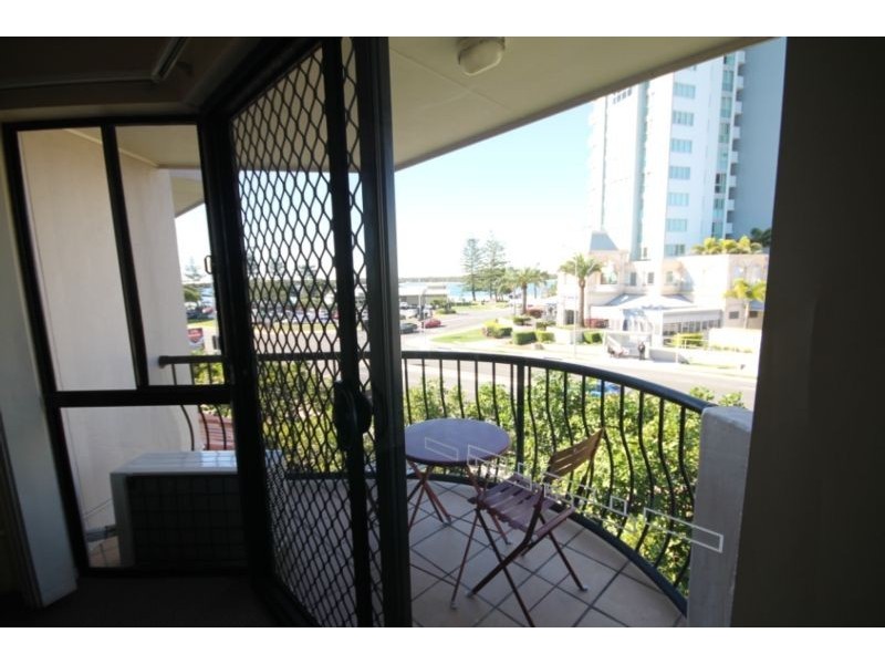 14/2 Broad St, Labrador QLD 4215