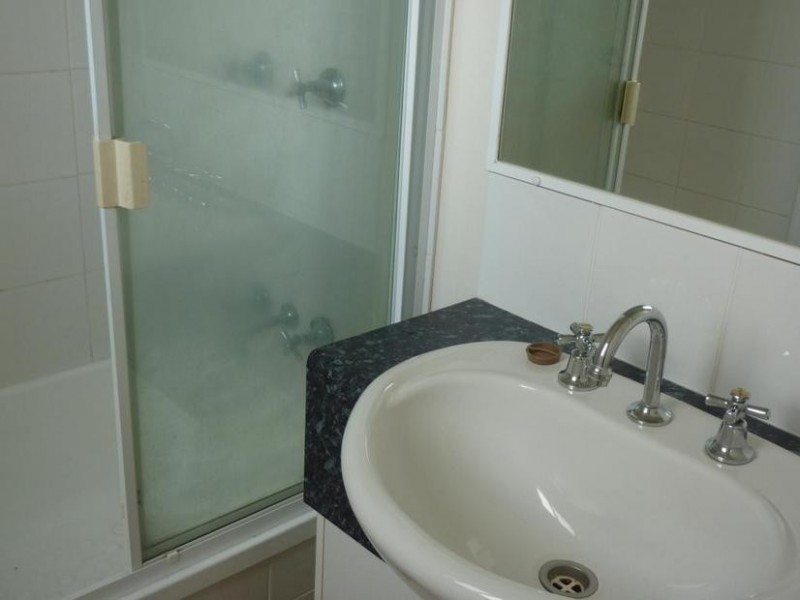 12/14 Spendelove St, Southport QLD 4215