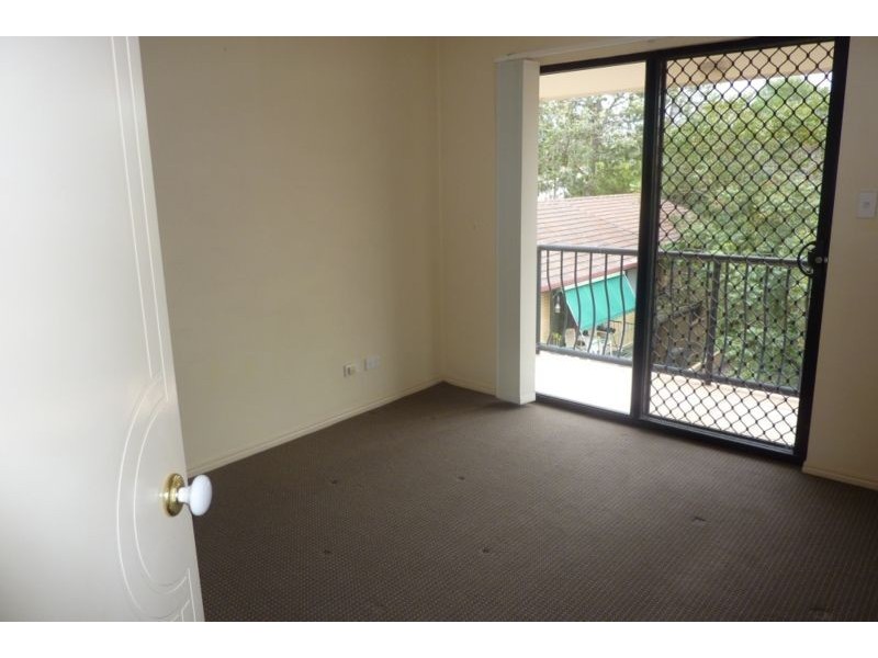 4/2 Broad St, Labrador QLD 4215