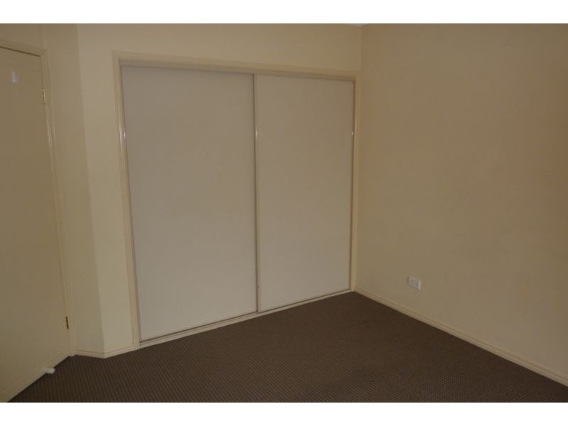 4/2 Broad St, Labrador QLD 4215