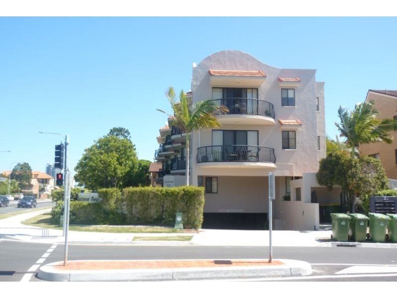 5/2 Broad St, Labrador QLD 4215